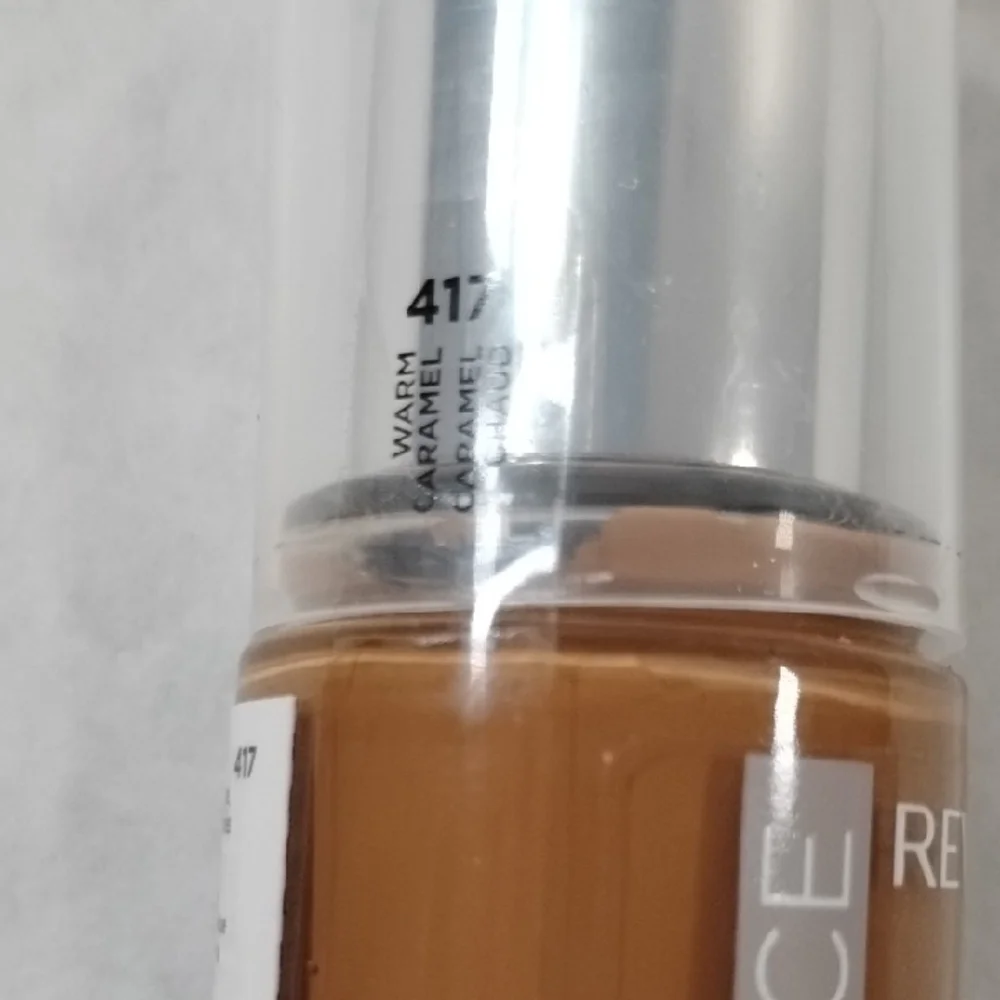 Revlon Skin-Caring Foundation - Warm Caramel 417 Medium Coverage Hydrating Boho